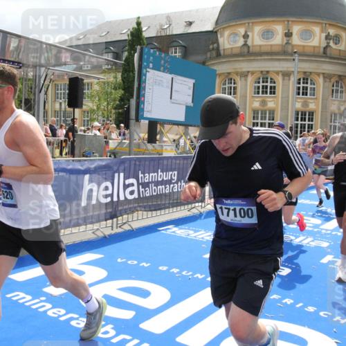 29.06.2025 - hella hamburg halbmarathon Michael Strokosch http://msf.ph/oto/8480054 29.06.2025 10:41:10 Ziel 1136, 2568, 2949, 3618, 4380, 4871, 5709, 6683, 8122, 9358, 9659, 9815, 13268, 17100, 17620, 17971, 18045, 18049 meine-sportfotos.de