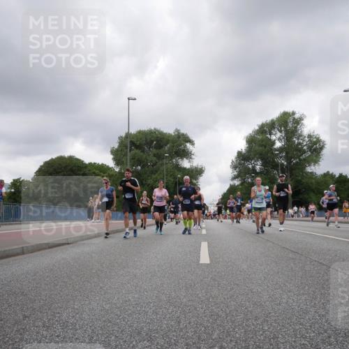 29.06.2025 - hella hamburg halbmarathon Luisa Fischer http://msf.ph/oto/8480082 29.06.2025 10:49:29 Kennedybrücke 17373, 12575, 1770, 1421, 1426, 1695, 1983, 2008, 2398, 4223, 4224, 5044, 7303, 10367, 10812 meine-sportfotos.de