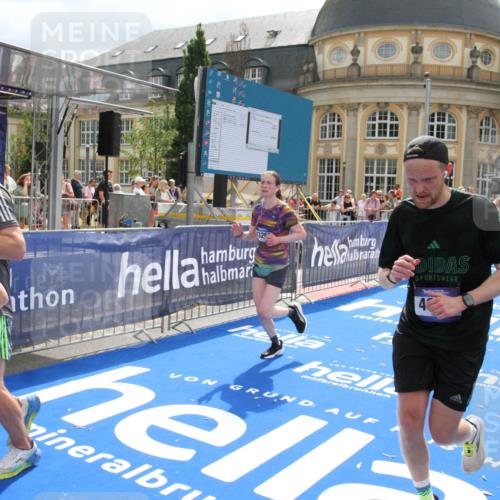 29.06.2025 - hella hamburg halbmarathon Michael Strokosch http://msf.ph/oto/8480095 29.06.2025 10:41:11 Ziel 1136, 2568, 3332, 3618, 4380, 4871, 5709, 6683, 8122, 9358, 9659, 9815, 12895, 13268, 17100, 17620, 17971, 18045, 18049 meine-sportfotos.de