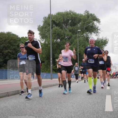 29.06.2025 - hella hamburg halbmarathon Luisa Fischer http://msf.ph/oto/8480127 29.06.2025 10:49:30 Kennedybrücke 10416, 17373, 142, 7283, 9620, 17334, 1421, 1426, 1695, 1983, 2008, 2398, 2917, 4223, 4224, 5044, 7303, 10367, 10812 meine-sportfotos.de