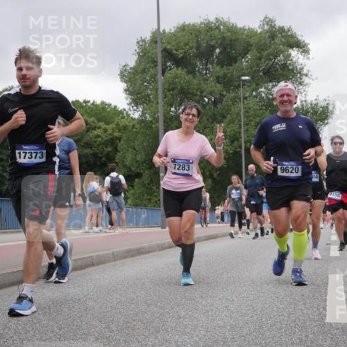 29.06.2025 - hella hamburg halbmarathon Luisa Fischer http://msf.ph/oto/8480151 29.06.2025 10:49:30 Kennedybrücke 17373, 7283, 9620, 34, 4186, 18334, 1421, 1426, 1695, 1983, 2008, 2398, 2917, 4223, 4224, 5044, 7303, 10367, 10812 meine-sportfotos.de