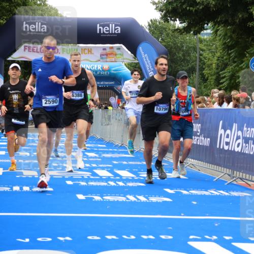 29.06.2025 - hella hamburg halbmarathon Strokosch-Dieckow http://msf.ph/oto/8480152 29.06.2025 10:46:13 Ziel 1569, 1600, 1759, 2048, 2590, 2707, 3056, 3087, 4949, 6388, 6691, 7450, 7961, 8142, 9497, 10796, 11094, 11125, 14200, 14262, 16136, 16466, 16475, 17190, 18118, 18702, 18797 meine-sportfotos.de