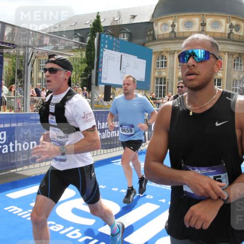 29.06.2025 - hella hamburg halbmarathon Michael Strokosch http://msf.ph/oto/8480193 29.06.2025 10:41:13 Ziel 1136, 2568, 3332, 3618, 4205, 4380, 4871, 5709, 8122, 9659, 9815, 10375, 12895, 13268, 17834, 18045, 18049 meine-sportfotos.de