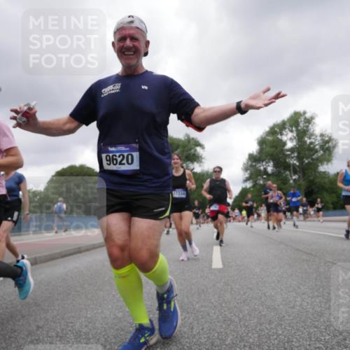 29.06.2025 - hella hamburg halbmarathon Luisa Fischer http://msf.ph/oto/8480209 29.06.2025 10:49:32 Kennedybrücke 9620, 17334, 1695, 1983, 2008, 2398, 2917, 4223, 4224, 5044, 6124, 6161, 7303, 10367, 10812 meine-sportfotos.de