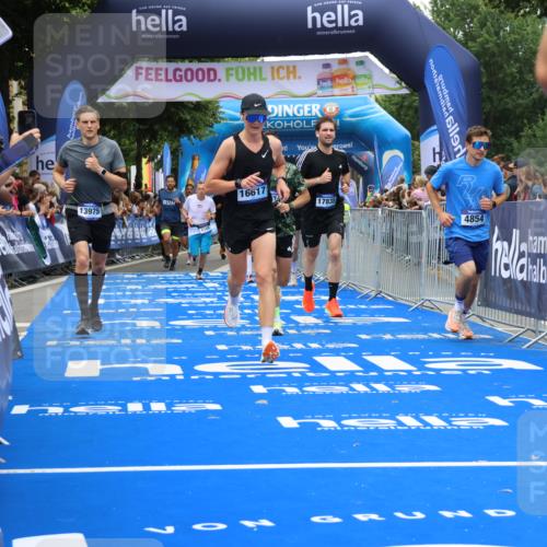 29.06.2025 - hella hamburg halbmarathon Strokosch-Dieckow http://msf.ph/oto/8480228 29.06.2025 10:45:43 Ziel 4345, 4854, 5047, 6071, 6290, 6711, 7385, 11291, 11495, 13975, 14374, 14764, 16617, 16624, 17332, 17674, 17835, 18862 meine-sportfotos.de