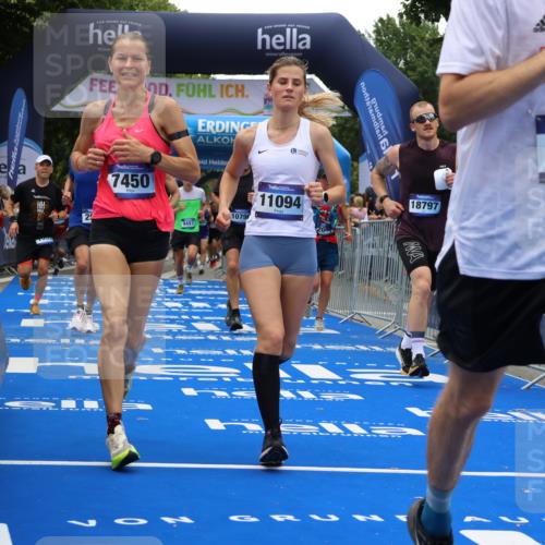 29.06.2025 - hella hamburg halbmarathon Strokosch-Dieckow http://msf.ph/oto/8480243 29.06.2025 10:46:11 Ziel 1569, 1759, 2048, 2590, 2707, 3056, 3087, 4949, 6388, 7450, 7961, 9497, 9585, 10796, 11094, 11125, 13630, 14200, 14262, 16136, 16466, 16475, 17190, 18702, 18797 meine-sportfotos.de