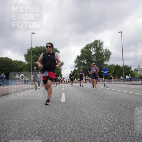 29.06.2025 - hella hamburg halbmarathon Luisa Fischer http://msf.ph/oto/8480250 29.06.2025 10:49:33 Kennedybrücke 4186, 1695, 1983, 2008, 2398, 2917, 4223, 4224, 5044, 6124, 6161, 7303, 10230, 10367, 10812 meine-sportfotos.de