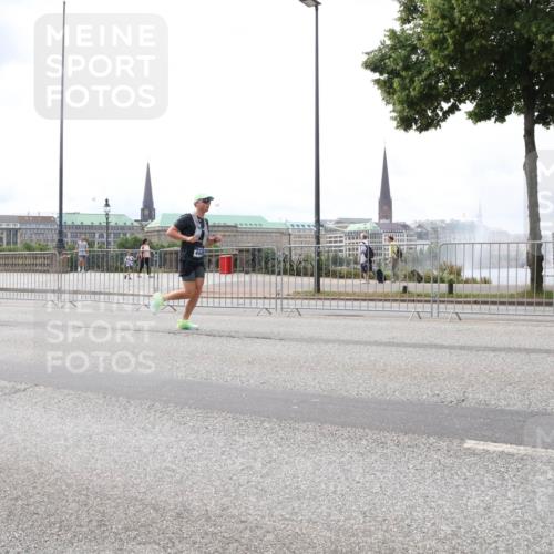 29.06.2025 - hella hamburg halbmarathon Lena Gebhardt http://msf.ph/oto/8480264 29.06.2025 10:33:35 Lombardsbrücke 1189, 1275, 1764, 1896, 1995, 2038, 2054, 2085, 2342, 2776, 2838, 3170, 3264, 3341, 3560, 3812, 4164, 4361, 4433, 4445, 4449, 4696, 4942, 5075, 5096, 5141, 5180, 5557, 5566, 5569, 5581, 5821, 5822, 5887, 5917, 6109, 6515, 6516, 6773, 6854, 6956, 6999, 7027, 7565, 7653, 7705, 8021, 8157, 8202, 8282, 8375, 8377, 8383, 8401, 8595, 8891, 9234, 9258, 9289, 9438, 9591, 9592, 9750, 9780, 9799, 9995, 10007, 10561, 11229, 11713, 11811, 11826, 12039 meine-sportfotos.de