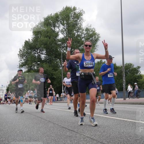 29.06.2025 - hella hamburg halbmarathon Luisa Fischer http://msf.ph/oto/8480281 29.06.2025 10:49:34 Kennedybrücke 18334, 13302, 3160, 10367, 14, 5044, 2398, 1983, 1695, 1983, 2008, 2398, 2917, 3164, 4223, 4224, 5044, 6124, 6161, 10230, 10367 meine-sportfotos.de