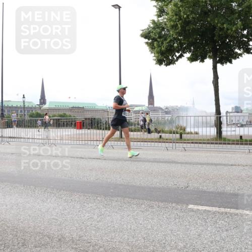 29.06.2025 - hella hamburg halbmarathon Lena Gebhardt http://msf.ph/oto/8480359 29.06.2025 10:33:36 Lombardsbrücke 15044, 1189, 1275, 1764, 1896, 1995, 2038, 2054, 2085, 2342, 2776, 2838, 3170, 3264, 3341, 3560, 3812, 4164, 4361, 4433, 4445, 4449, 4696, 4942, 5075, 5096, 5141, 5180, 5557, 5566, 5569, 5821, 5822, 5887, 5917, 6109, 6515, 6516, 6773, 6854, 6956, 6999, 7027, 7565, 7653, 7705, 8021, 8157, 8202, 8282, 8375, 8377, 8383, 8401, 8595, 8891, 9094, 9234, 9258, 9289, 9438, 9591, 9592, 9750, 9780, 9799, 9875, 9995, 10007, 10071, 10561, 11229, 11713, 11811, 11826, 12039 meine-sportfotos.de