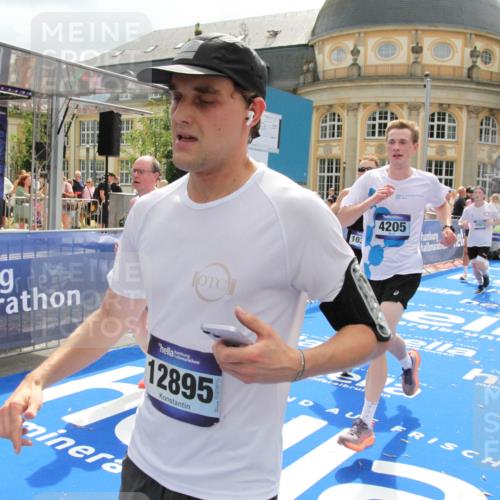 29.06.2025 - hella hamburg halbmarathon Michael Strokosch http://msf.ph/oto/8480363 29.06.2025 10:41:19 Ziel 3332, 4205, 4303, 5387, 6901, 8122, 9711, 10375, 12434, 12895, 13876, 17834, 18764 meine-sportfotos.de