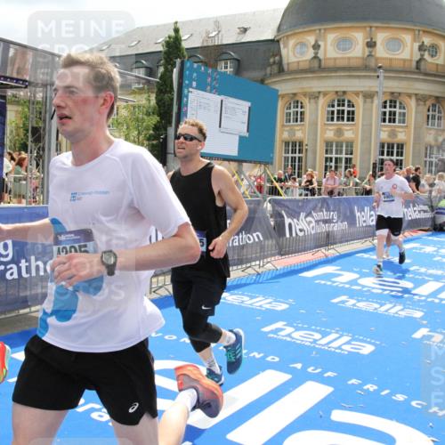 29.06.2025 - hella hamburg halbmarathon Michael Strokosch http://msf.ph/oto/8480378 29.06.2025 10:41:19 Ziel 3332, 4205, 4303, 5387, 6901, 8122, 9711, 10375, 12434, 12895, 13876, 17834, 18764 meine-sportfotos.de