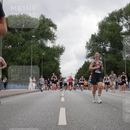 29.06.2025 - hella hamburg halbmarathon Luisa Fischer http://msf.ph/oto/8480419 29.06.2025 10:49:39 Kennedybrücke 10875, 291, 3160, 1023, 612, 1695, 1983, 2398, 2917, 3160, 3164, 4202, 4296, 6124, 6161, 8477, 9243, 10230, 10367 meine-sportfotos.de