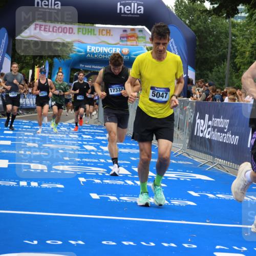 29.06.2025 - hella hamburg halbmarathon Strokosch-Dieckow http://msf.ph/oto/8480442 29.06.2025 10:45:41 Ziel 4345, 4854, 5047, 6071, 6290, 6711, 7385, 8668, 11291, 11495, 12154, 13975, 14374, 14764, 15666, 16617, 17332, 17674, 17835, 18862, 18878 meine-sportfotos.de