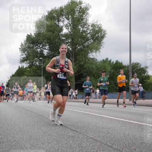 29.06.2025 - hella hamburg halbmarathon Luisa Fischer http://msf.ph/oto/8480458 29.06.2025 10:49:40 Kennedybrücke 11253, 29, 10230, 6761, 11910, 1695, 2398, 2917, 3160, 3164, 4202, 4296, 4572, 6124, 6161, 8477, 9243, 10030, 10230, 10367 meine-sportfotos.de