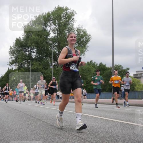 29.06.2025 - hella hamburg halbmarathon Luisa Fischer http://msf.ph/oto/8480478 29.06.2025 10:49:40 Kennedybrücke 3164, 160, 29, 6124, 6161, 11910, 1695, 2398, 2917, 3160, 3164, 4202, 4296, 4572, 6124, 6161, 8477, 9243, 10030, 10230, 10367 meine-sportfotos.de