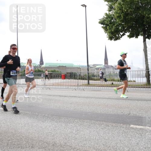 29.06.2025 - hella hamburg halbmarathon Lena Gebhardt http://msf.ph/oto/8480508 29.06.2025 10:33:36 Lombardsbrücke 072, 699, 331, 1189, 1275, 1764, 1896, 1995, 2038, 2054, 2085, 2342, 2776, 2838, 3170, 3264, 3341, 3560, 3812, 4164, 4361, 4433, 4445, 4449, 4696, 4942, 5075, 5096, 5141, 5180, 5557, 5566, 5569, 5821, 5822, 5887, 5917, 6109, 6515, 6516, 6773, 6854, 6956, 6999, 7027, 7565, 7653, 7705, 8021, 8157, 8202, 8282, 8375, 8377, 8383, 8401, 8595, 8891, 9094, 9234, 9258, 9289, 9438, 9591, 9592, 9750, 9780, 9799, 9875, 9995, 10007, 10071, 10561, 11229, 11713, 11811, 11826, 12039 meine-sportfotos.de