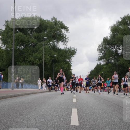 29.06.2025 - hella hamburg halbmarathon Luisa Fischer http://msf.ph/oto/8480526 29.06.2025 10:49:41 Kennedybrücke 3164, 316, 1695, 1867, 1868, 2398, 2917, 3160, 3164, 4202, 4296, 4572, 6124, 6161, 8477, 9243, 10030, 10230, 10327, 10367 meine-sportfotos.de