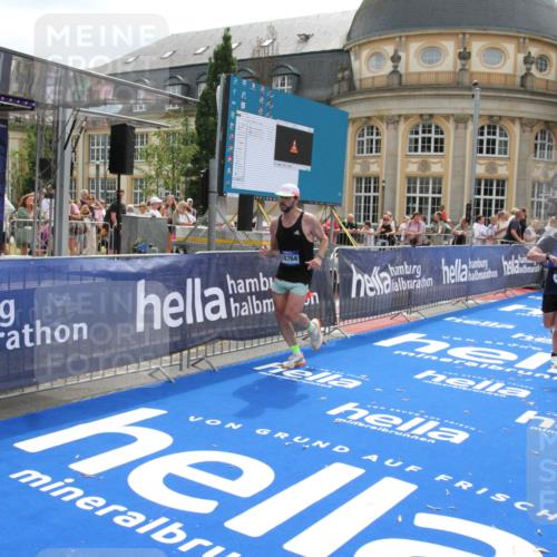 29.06.2025 - hella hamburg halbmarathon Michael Strokosch http://msf.ph/oto/8480585 29.06.2025 10:41:24 Ziel 1570, 4303, 6771, 7432, 10783, 13876, 16816, 18509, 18573, 18764 meine-sportfotos.de