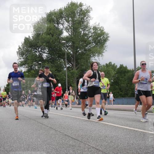 29.06.2025 - hella hamburg halbmarathon Luisa Fischer http://msf.ph/oto/8480717 29.06.2025 10:49:47 Kennedybrücke 10, 9243, 10329, 4202, 11253, 1924, 4572, 1867, 1660, 8, 1033, 1429, 1867, 1868, 1924, 2773, 2813, 3160, 3164, 3410, 4202, 4296, 4306, 4317, 4572, 8477, 9243, 9445, 10030, 10327, 10329 meine-sportfotos.de