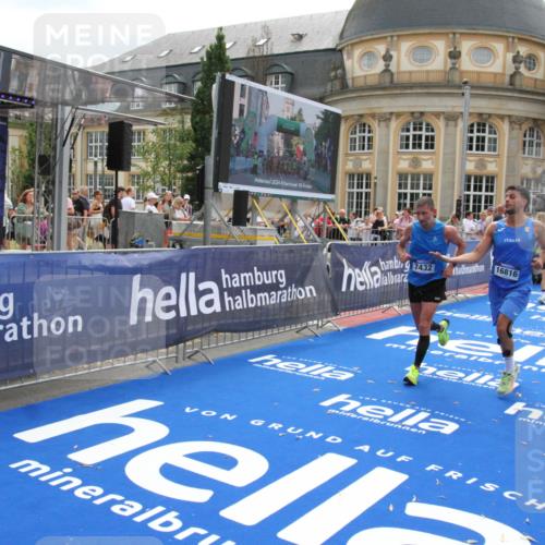 29.06.2025 - hella hamburg halbmarathon Michael Strokosch http://msf.ph/oto/8480726 29.06.2025 10:41:27 Ziel 1570, 2797, 3204, 4303, 4893, 6771, 7432, 7774, 7796, 10783, 13876, 14555, 16816, 17882, 18412, 18509, 18573, 18764 meine-sportfotos.de