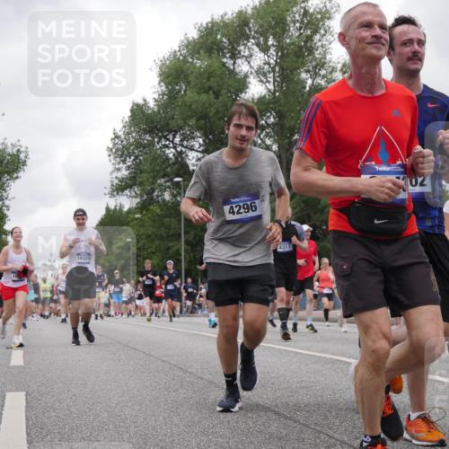 29.06.2025 - hella hamburg halbmarathon Luisa Fischer http://msf.ph/oto/8480795 29.06.2025 10:49:49 Kennedybrücke 1429, 10, 10329, 4296, 4317, 02, 1924, 103, 1033, 1429, 1867, 1868, 1924, 2773, 2813, 3410, 4202, 4296, 4306, 4317, 4572, 5769, 5770, 9243, 9445, 10030, 10327, 10329 meine-sportfotos.de