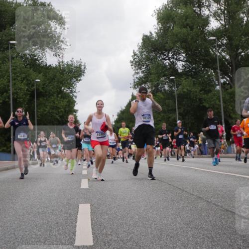 29.06.2025 - hella hamburg halbmarathon Luisa Fischer http://msf.ph/oto/8480822 29.06.2025 10:49:50 Kennedybrücke 2522, 9445, 1429, 6068, 10327, 10329, 11361, 4317, 14189, 1033, 1429, 1867, 1868, 1924, 2423, 2773, 2813, 3410, 4202, 4296, 4306, 4317, 4572, 5769, 5770, 8486, 9120, 9121, 9243, 9445, 10030, 10327, 10329 meine-sportfotos.de