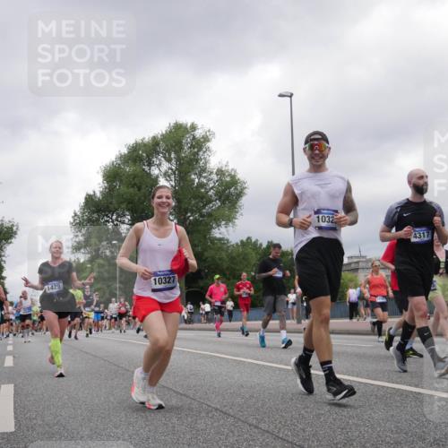 29.06.2025 - hella hamburg halbmarathon Luisa Fischer http://msf.ph/oto/8480895 29.06.2025 10:49:53 Kennedybrücke 6068, 1429, 10327, 1032, 4317, 1410, 613, 1033, 1429, 1867, 1868, 1924, 2423, 2773, 2813, 3410, 4306, 4317, 4572, 5769, 5770, 6392, 8486, 9120, 9121, 9337, 9445, 10030, 10327, 10329 meine-sportfotos.de