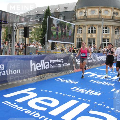 29.06.2025 - hella hamburg halbmarathon Michael Strokosch http://msf.ph/oto/8481053 29.06.2025 10:41:36 Ziel 2579, 4893, 5987, 8358, 9885, 10894, 12588, 13457, 13714, 14275, 16084, 17159, 17882, 18442, 18491 meine-sportfotos.de