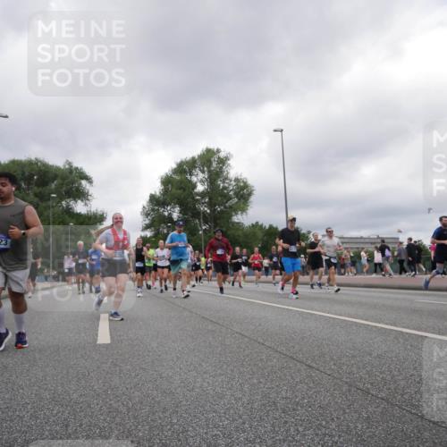 29.06.2025 - hella hamburg halbmarathon Luisa Fischer http://msf.ph/oto/8481092 29.06.2025 10:50:02 Kennedybrücke 2423, 6392, 1100, 1104, 2423, 2662, 2665, 2697, 3896, 4104, 4448, 5635, 5854, 5892, 6392, 6623, 8010, 8047, 8486, 8706, 9120, 9121, 9337, 9426, 9774, 9949 meine-sportfotos.de