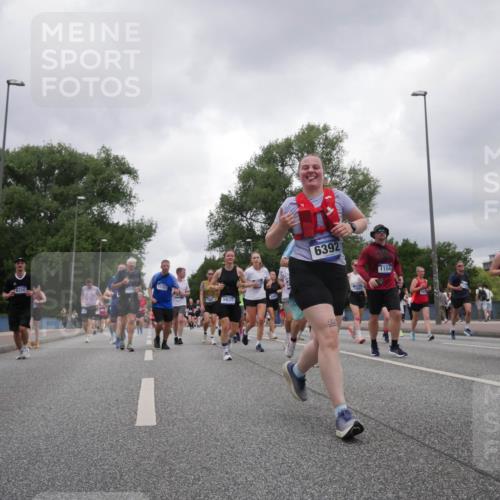 29.06.2025 - hella hamburg halbmarathon Luisa Fischer http://msf.ph/oto/8481125 29.06.2025 10:50:03 Kennedybrücke 15107, 1727, 6150, 125635, 6392, 21, 1104, 801, 933, 9421, 1100, 1104, 2423, 2662, 2665, 2697, 3896, 4104, 4448, 5635, 5854, 5892, 6392, 6623, 7073, 8010, 8047, 8486, 8706, 9120, 9121, 9337, 9426, 9774, 9949 meine-sportfotos.de