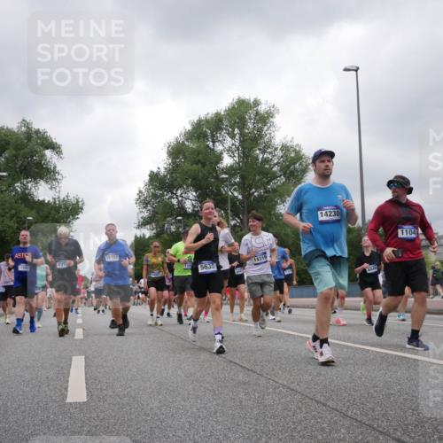29.06.2025 - hella hamburg halbmarathon Luisa Fischer http://msf.ph/oto/8481150 29.06.2025 10:50:04 Kennedybrücke 16321, 12522, 15107, 17273, 14230, 1104, 110, 12003, 5635, 14319, 8047, 4448, 1004, 1100, 1104, 2662, 2665, 2697, 3896, 4104, 4448, 4483, 5635, 5854, 5892, 6392, 6623, 7073, 7268, 7374, 8010, 8047, 8706, 9337, 9426, 9774, 9949 meine-sportfotos.de