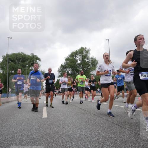29.06.2025 - hella hamburg halbmarathon Luisa Fischer http://msf.ph/oto/8481191 29.06.2025 10:50:06 Kennedybrücke 16321, 12522, 15107, 17273, 410, 1200, 322, 17170, 143, 5635, 1004, 1100, 1104, 1999, 2662, 2665, 2697, 3896, 4104, 4448, 4483, 5635, 5854, 5892, 6623, 7073, 7268, 7364, 7368, 7374, 8010, 8047, 8706, 9337, 9426, 9774, 9949 meine-sportfotos.de