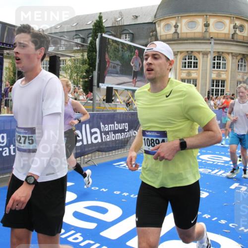 29.06.2025 - hella hamburg halbmarathon Michael Strokosch http://msf.ph/oto/8481216 29.06.2025 10:41:39 Ziel 2579, 8358, 9640, 9885, 10894, 12588, 13457, 13714, 14275, 16084, 18442, 18491 meine-sportfotos.de