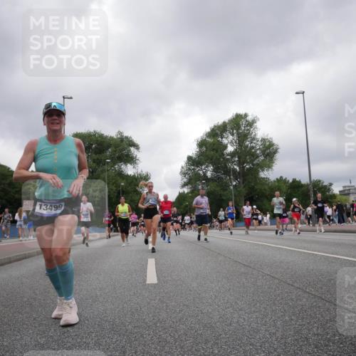 29.06.2025 - hella hamburg halbmarathon Luisa Fischer http://msf.ph/oto/8481288 29.06.2025 10:50:09 Kennedybrücke 13499, 2697, 1004, 1100, 1104, 1375, 1837, 1999, 2662, 2665, 2697, 3896, 4104, 4448, 4483, 5854, 5892, 6623, 7073, 7268, 7364, 7368, 7374, 7430, 7431, 8047, 8706, 9774, 9949 meine-sportfotos.de