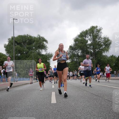 29.06.2025 - hella hamburg halbmarathon Luisa Fischer http://msf.ph/oto/8481344 29.06.2025 10:50:10 Kennedybrücke 8684, 175, 7368, 2697, 18753, 1004, 16717, 2662, 1004, 1100, 1371, 1375, 1837, 1999, 2662, 2665, 2697, 4104, 4483, 5854, 5892, 6485, 6623, 7073, 7268, 7364, 7368, 7374, 7430, 7431, 8047, 8706, 9949 meine-sportfotos.de