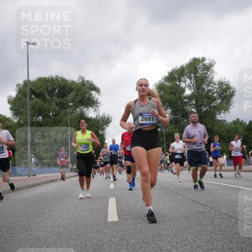 29.06.2025 - hella hamburg halbmarathon Luisa Fischer http://msf.ph/oto/8481366 29.06.2025 10:50:11 Kennedybrücke 8684, 1532, 17597, 7368, 144, 2697, 18753, 1004, 1004, 1100, 1371, 1375, 1837, 1961, 1999, 2662, 2665, 2697, 4104, 4483, 5854, 5892, 6485, 6623, 7073, 7268, 7364, 7368, 7374, 7430, 7431, 9949 meine-sportfotos.de