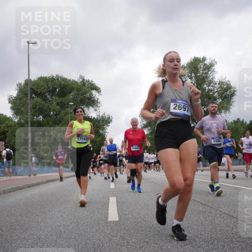 29.06.2025 - hella hamburg halbmarathon Luisa Fischer http://msf.ph/oto/8481384 29.06.2025 10:50:11 Kennedybrücke 44, 8684, 1532, 17597, 73, 14445, 2697, 1004, 1321, 16717, 1004, 1100, 1371, 1375, 1837, 1961, 1999, 2662, 2665, 2697, 4104, 4483, 5854, 5892, 6485, 6623, 7073, 7268, 7364, 7368, 7374, 7430, 7431, 9949 meine-sportfotos.de