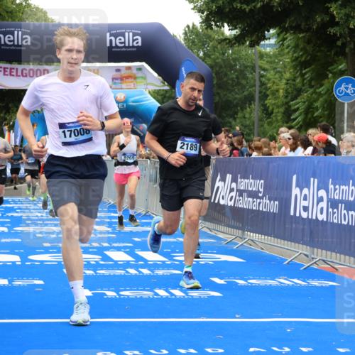 29.06.2025 - hella hamburg halbmarathon Strokosch-Dieckow http://msf.ph/oto/8481392 29.06.2025 10:45:59 Ziel 2189, 4277, 5648, 6460, 6532, 8269, 8577, 8871, 9585, 10792, 11821, 11936, 12084, 12269, 13630, 14462, 14804, 14911, 15149, 17008, 18081, 18185, 18702, 19116 meine-sportfotos.de