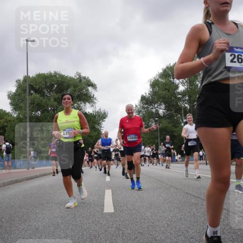 29.06.2025 - hella hamburg halbmarathon Luisa Fischer http://msf.ph/oto/8481402 29.06.2025 10:50:12 Kennedybrücke 1532, 175, 14445, 18753, 90, 2697, 1004, 1371, 1375, 1608, 1837, 1961, 1999, 2662, 2665, 2697, 4483, 6485, 6623, 7073, 7268, 7364, 7368, 7374, 7430, 7431, 8967, 9949 meine-sportfotos.de