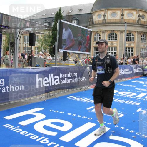 29.06.2025 - hella hamburg halbmarathon Michael Strokosch http://msf.ph/oto/8481411 29.06.2025 10:41:42 Ziel 1512, 9640, 9885, 13714, 16084, 18491 meine-sportfotos.de