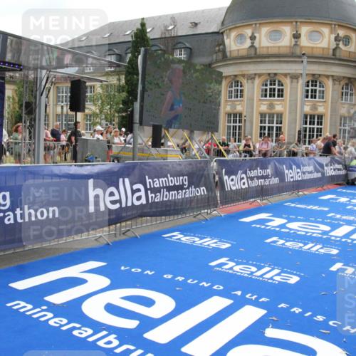 29.06.2025 - hella hamburg halbmarathon Michael Strokosch http://msf.ph/oto/8481452 29.06.2025 10:41:48 Ziel 1512, 1763, 9640, 10415, 11765, 14346, 15535, 15935 meine-sportfotos.de