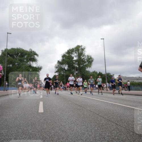 29.06.2025 - hella hamburg halbmarathon Luisa Fischer http://msf.ph/oto/8481530 29.06.2025 10:50:16 Kennedybrücke 94, 1999, 1004, 1371, 1375, 1608, 1837, 1961, 1999, 2327, 3406, 3407, 4483, 5697, 6485, 6740, 7073, 7268, 7364, 7368, 7374, 7430, 7431, 8967, 10514, 10515, 10591 meine-sportfotos.de
