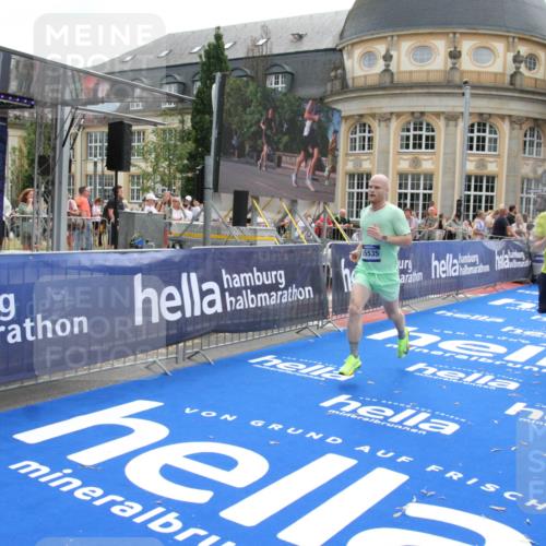 29.06.2025 - hella hamburg halbmarathon Michael Strokosch http://msf.ph/oto/8481533 29.06.2025 10:41:50 Ziel 1512, 1763, 7092, 10415, 11765, 14346, 15535, 15935 meine-sportfotos.de