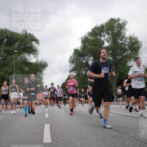 29.06.2025 - hella hamburg halbmarathon Luisa Fischer http://msf.ph/oto/8481570 29.06.2025 10:50:18 Kennedybrücke 17184, 17031, 8957, 2538, 6485, 18258, 7430, 5701, 1608, 1371, 1375, 1608, 1837, 1961, 1999, 2162, 2327, 2537, 3406, 3407, 5697, 6485, 6740, 7364, 7368, 7430, 7431, 8967, 9557, 10514, 10515, 10591 meine-sportfotos.de