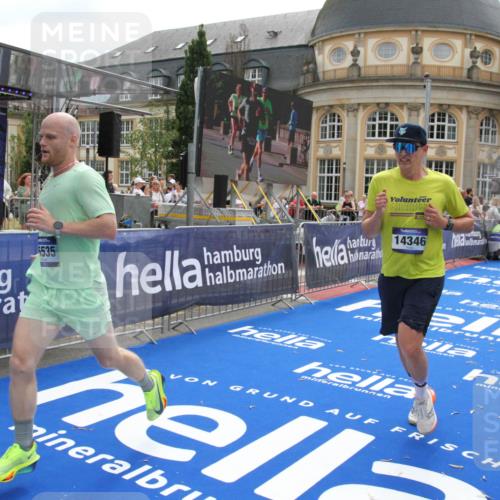 29.06.2025 - hella hamburg halbmarathon Michael Strokosch http://msf.ph/oto/8481572 29.06.2025 10:41:50 Ziel 1512, 1763, 7092, 10415, 11765, 14346, 15535, 15935 meine-sportfotos.de