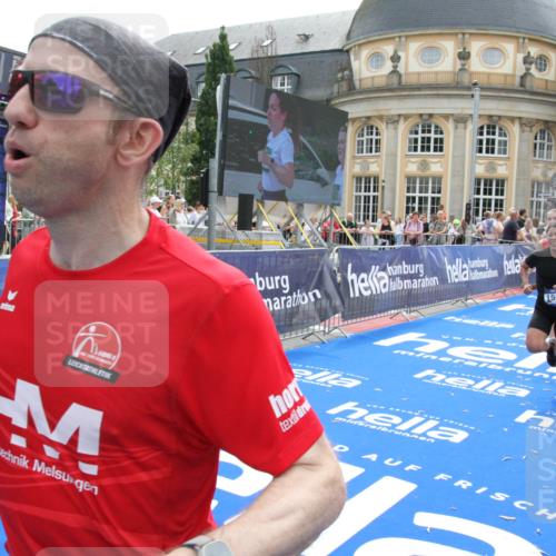29.06.2025 - hella hamburg halbmarathon Michael Strokosch http://msf.ph/oto/8481687 29.06.2025 10:41:54 Ziel 1169, 7092, 10415, 11765, 15521, 15935 meine-sportfotos.de