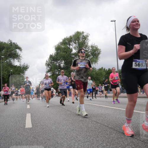 29.06.2025 - hella hamburg halbmarathon Luisa Fischer http://msf.ph/oto/8481724 29.06.2025 10:50:23 Kennedybrücke 17031, 13449, 1051, 10591, 2507, 2538, 3407, 327, 5697, 1371, 1608, 1961, 2162, 2327, 2537, 2556, 3277, 3339, 3406, 3407, 3823, 4325, 5697, 6485, 6740, 6995, 7827, 7960, 8131, 8541, 8967, 9557, 10514, 10515, 10591 meine-sportfotos.de