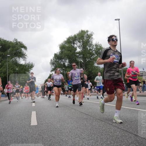 29.06.2025 - hella hamburg halbmarathon Luisa Fischer http://msf.ph/oto/8481743 29.06.2025 10:50:23 Kennedybrücke 17031, 17633, 13449, 10514, 136, 10515, 18, 3407, 538, 1371, 1608, 1961, 2162, 2327, 2537, 2556, 3277, 3339, 3406, 3407, 3823, 4325, 5697, 6485, 6740, 6995, 7827, 7960, 8131, 8541, 8967, 9557, 10514, 10515, 10591 meine-sportfotos.de