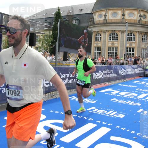29.06.2025 - hella hamburg halbmarathon Michael Strokosch http://msf.ph/oto/8481851 29.06.2025 10:41:57 Ziel 1169, 7092, 8694, 11765, 15521, 15935, 16507 meine-sportfotos.de